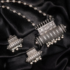 Contemporary Square Shape necklace set