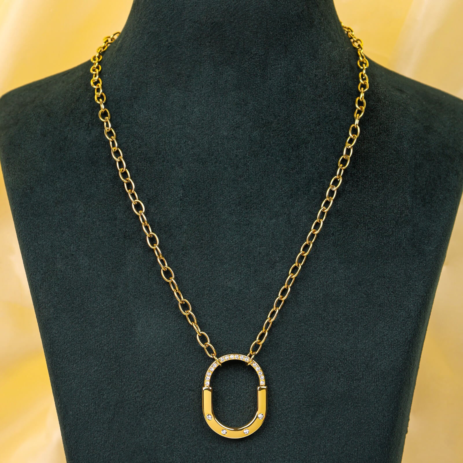 Lock style chain pendent