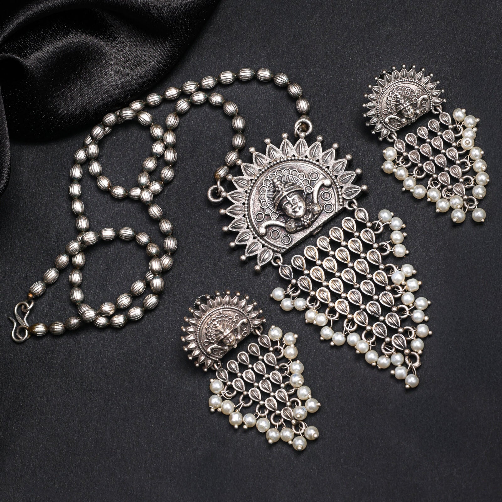 Contemporary oxidized temple necklace set