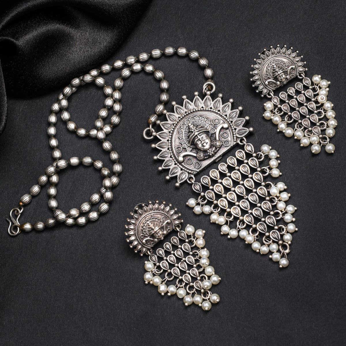 Contemporary oxidized temple necklace set