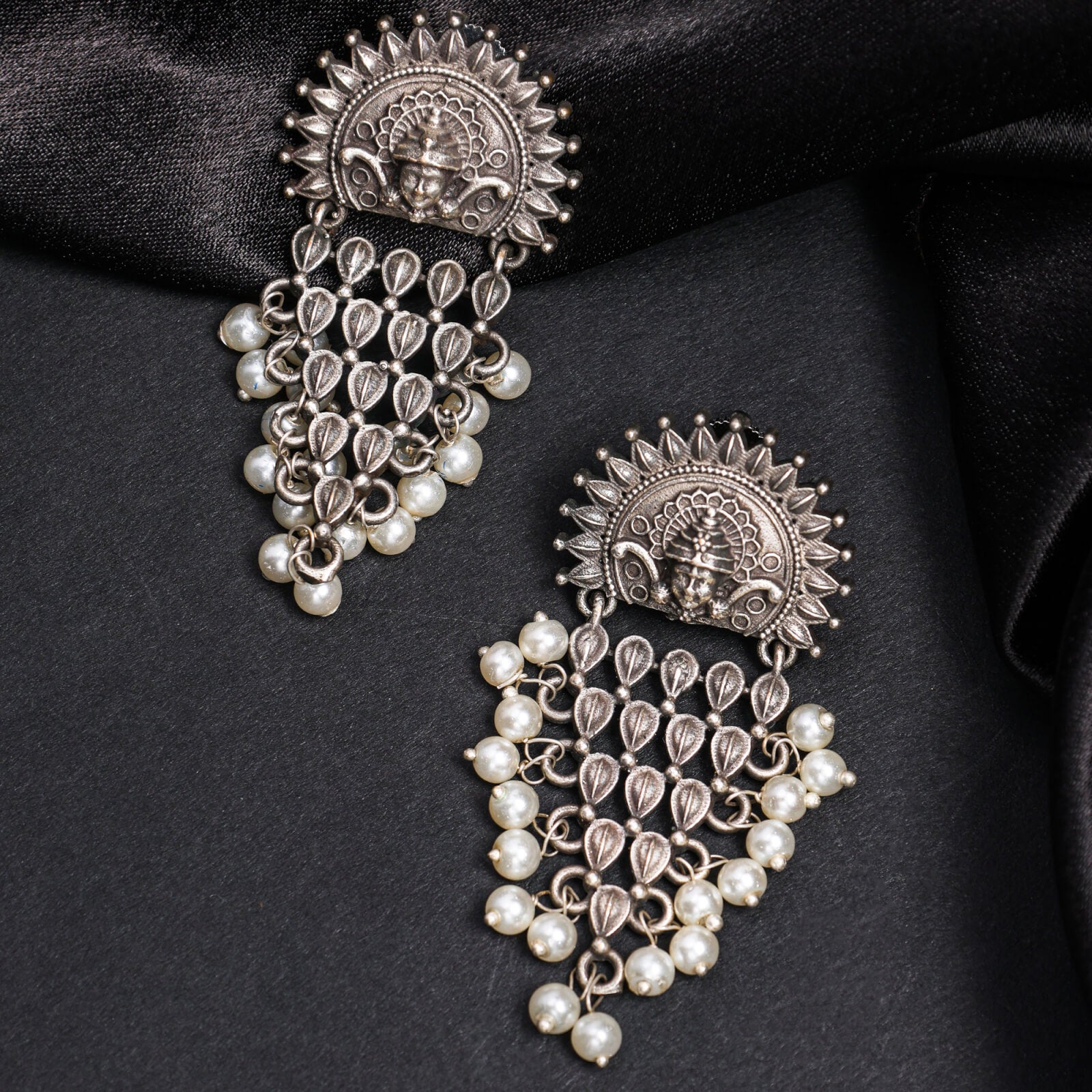 Contemporary oxidized temple necklace set