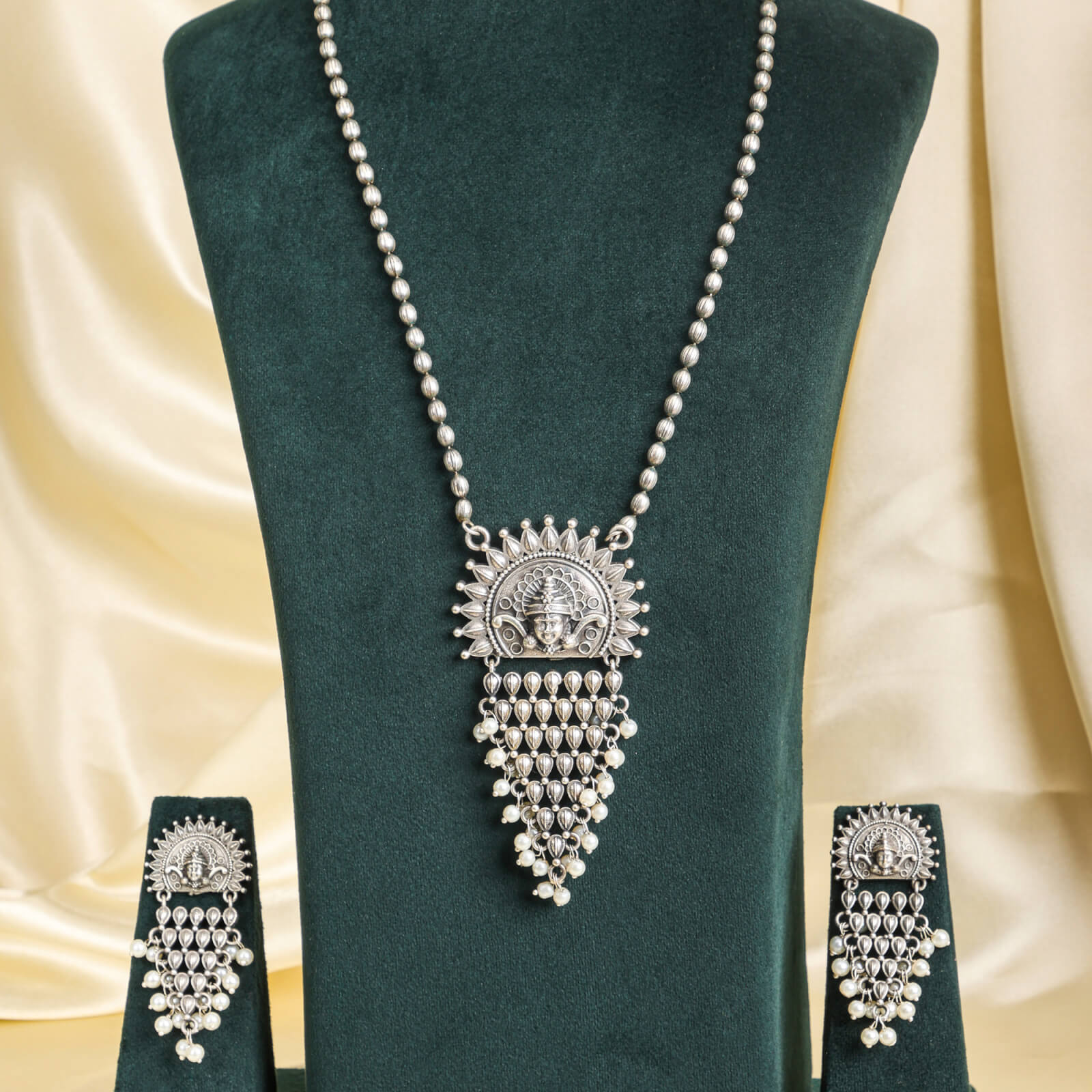 Contemporary oxidized temple necklace set