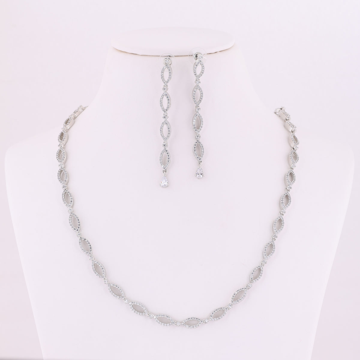 Eterna Links Necklace Set