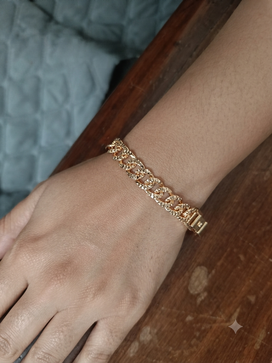 Gold Plated Cuban Link Trendy Chunky Chain Bracelet For Men.