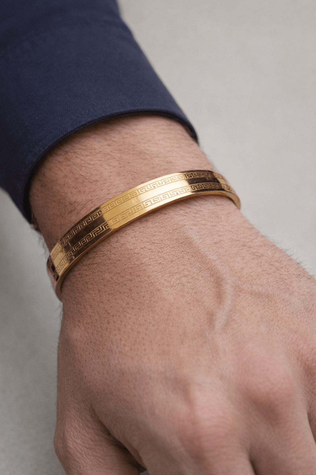 Classic Patterned Gold-Plated Openable Men's Kada Bracelet