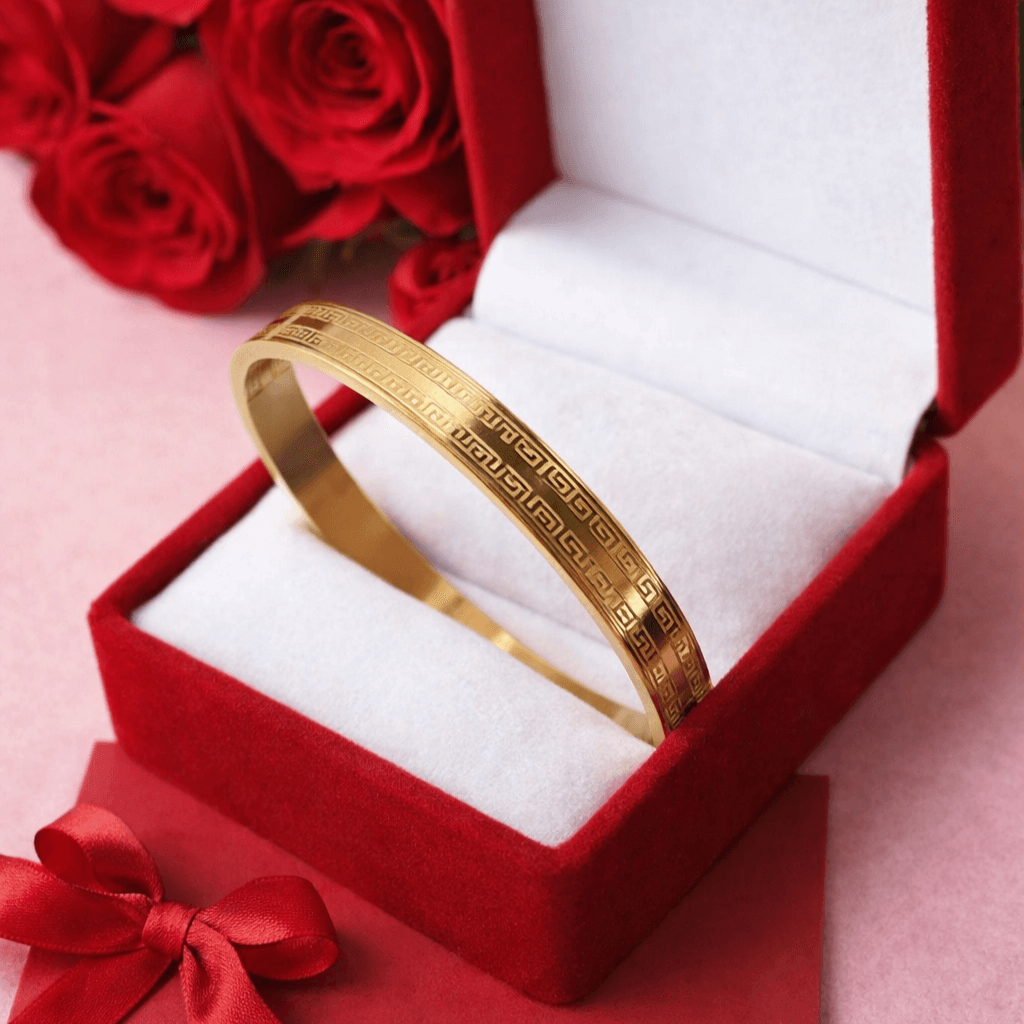 Classic Patterned Gold-Plated Openable Men's Kada Bracelet - Image 2