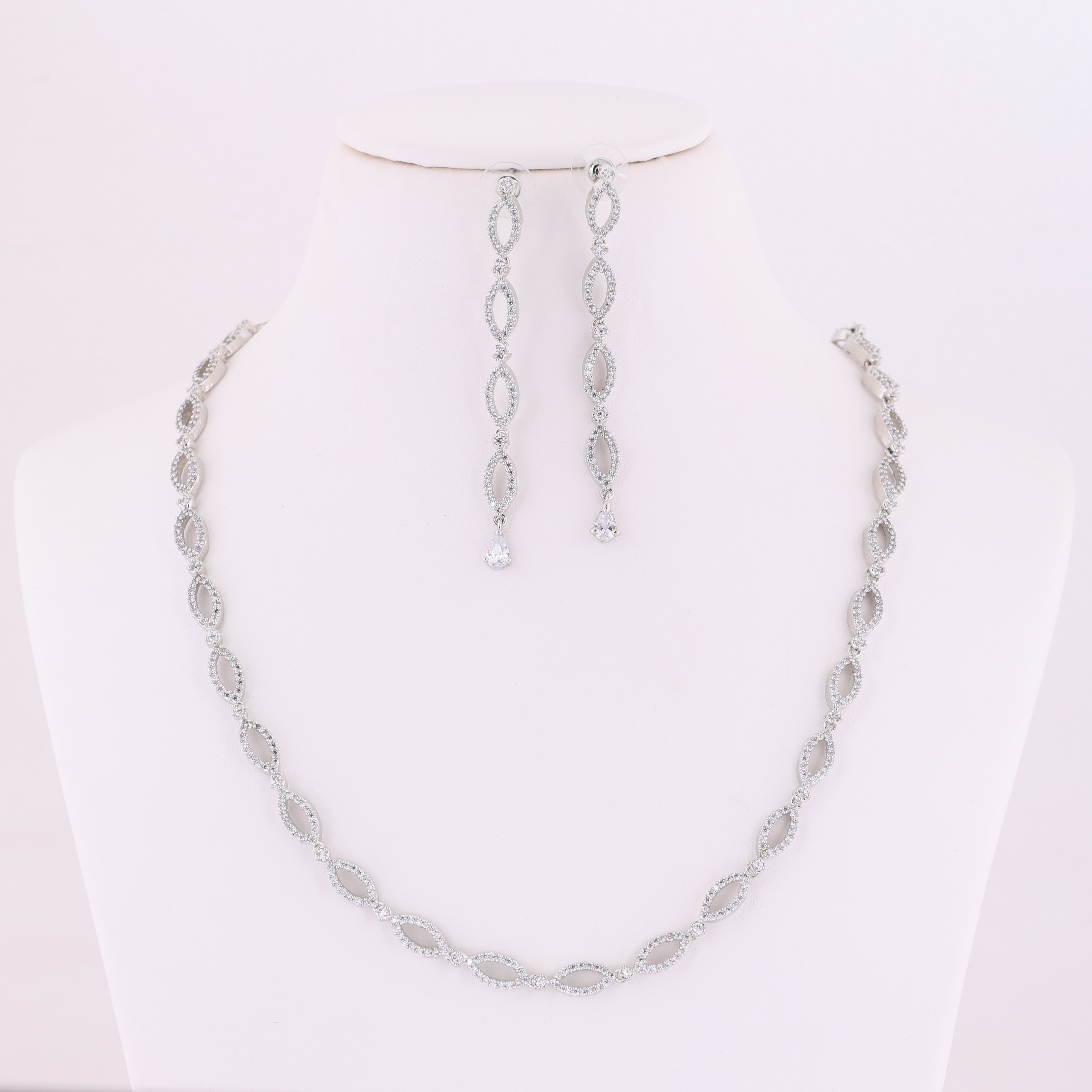 Eterna Links Necklace Set