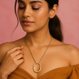 Lock style chain pendent