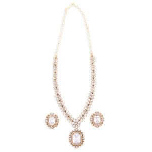 Exquisite gold tone necklace set